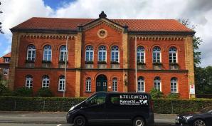 [VIDEO] Czy polskie dziecko to plecak? Tak sugeruje niemiecki sędzia, który wyrzucił dziś z użyciem policji redaktora Patriot24.net z niemieckiego sądu! Czy chce pozostawić polskiego chłopca w Niemczech u prostytutki, której polski Sąd odebrał prawa?