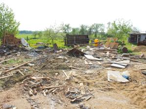 Koparko-ładowarką niszczył gospodarstwo swojej rodziny i chciał rozjechać policjantów