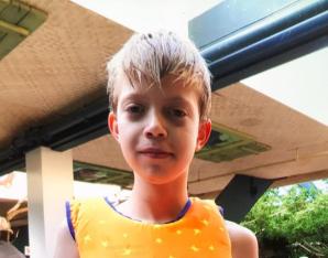 [VIDEO] Koszmar Polki w Holandii. Urzędnicy zabrali jej 3 synów i dali nałogowcowi? Czy Holender Kees Bedeschi, który zaatakował Bożonarodzeniową choinkę i przyznał się do zażywania narkotyków, jest odpowiednim opiekunem dla trójki synów Beaty Olejnik? 