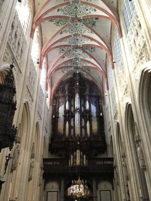 [VIDEO] Słowo i Pieśń na niedzielę 21 października z miasta 's-Hertogenbosch. Z modlitwą o pojednanie się holenderskiego ojca Kees Bedeschi z polską matką Beatą Olejnik. I za pracowników instytucji Jeugendbascherming, by im w tym pomogli