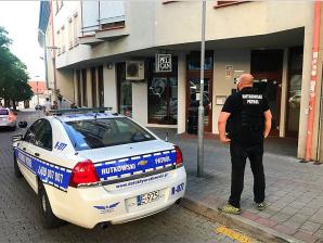 [VIDEO]Ukrywający się w Bratysławie Robert Z. wyłudził 2 mln Euro od polskiego biznesmena. Rutkowski, który przed laty, narażając życie, doprowadził do rozbicia słowackiej mafii i ujęcia jej bossa Mikulasza C. ps. MIKI - zabójcy 30 osób - obecnie ostrzega 