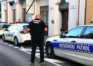 [VIDEO]Ukrywający się w Bratysławie Robert Z. wyłudził 2 mln Euro od polskiego biznesmena. Rutkowski, który przed laty, narażając życie, doprowadził do rozbicia słowackiej mafii i ujęcia jej bossa Mikulasza C. ps. MIKI - zabójcy 30 osób - obecnie ostrzega 