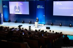 Premier podczas Forum Wizja Rozwoju: pierwsze kilka miesięcy pokazały, że potrafimy sobie radzić z problemami gospodarczymi w dobie epidemii lepiej od innych