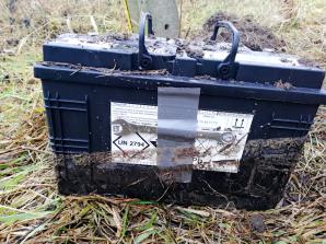 [VIDEO] Kto pod Wołominem matce porwanych dzieci zamontował nielegalnie kamerę z akumulatorami? Policyjny pościg, sprawcy dorwani, a matka prosi Krzysztofa Rutkowskiego o pomoc w odzyskaniu dzieci!