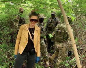 [VIDEO] Poszukiwania Iwony Wieczorek: RUTKOWSKI: odnaleźliśmy granatową spódniczkę, koszulę męską i noże. Czekamy na Policję!