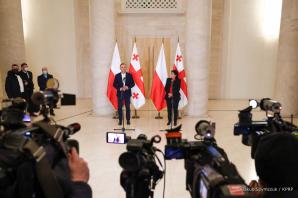 Z Prezydent Gruzji o sytuacji wokół Ukrainy. Prezydent zatrzymał się w Tbilisi w drodze do Pekinu