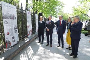 Ukraina. Wojna w Europie–  wystawa plenerowa ukraińskiego IPN w Muzeum Łazienki Królewskie. Wystawa będzie prezentowana m.in. w miastach Berlin, Bamberg i Frankfurt, Bruksela