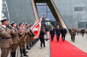 Prezydenci Polski Andrzej Duda, Izraela Isaac Herzog oraz Niemiec Frank–Walter Steinmeier z Małżonkami wspólnie wzięli udział w obchodach upamiętniających 80. rocznicę wybuchu Powstania w Getcie Warszawskim.