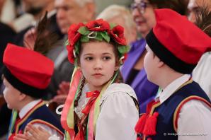 [VIDEO] Andrzej Duda wraz z Małżonką Agatą Kornhauser–Dudą wzięli udział w uroczystości podsumowującej Akcję Pomocy Polakom na Wschodzie w latach 2020–2023