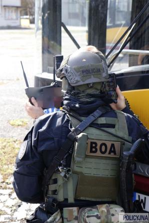 [VIDEO] JAK ODBIĆ ZAKŁADNIKÓW? – ćwiczenia policyjnych kontrterrorystów w warszawskiej Zajezdni