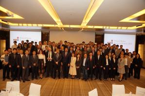 Wiceministrowie Jacek Tomczak i Byung-Nae Yang (ds. handlu, przemysłu i energii) otworzyli wczoraj IV Polsko-Koreańskie Forum Gospodarcze w Seulu