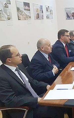 O NATO i Unii Europejskiej oraz Rosji w Tbilisi i Churwaleti w regionie Cchinwali - Osetia Południowa