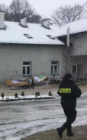 Działania policjantów na miejscu pożaru hospicjum w Chojnicach. 4 ofiary! 