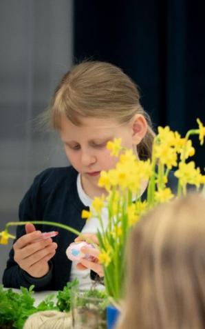 [VIDEO] Spotkanie wielkanocne Minister Marleny Maląg i kierownictwa resortu z rodzinami