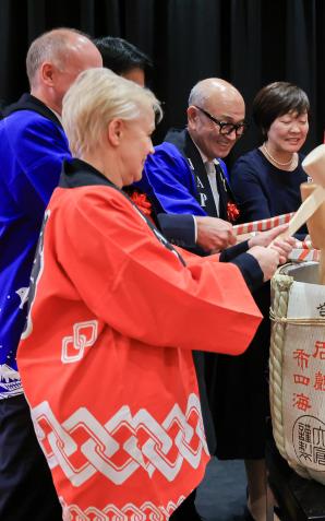 Małżonka Prezydenta RP Agata Kornhauser–Duda wzięła udział w ceremonii upamiętnienia 100. rocznicy powrotu Dzieci Syberyjskich do Polski