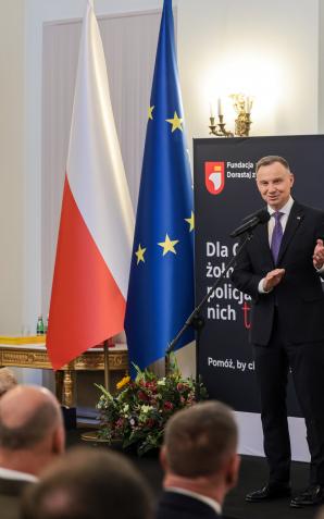 [VIDEO] Para Prezydencka wręczyła dyplomy stypendialne podopiecznym Fundacji Dorastaj z Nami