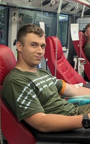 Żołnierze Ośrodka Reprezentacyjnego Wojsk Obrony Terytorialnej w Służbie Życiu: Oddali Krew Podczas Akcji Krwiodawstwa w Radomiu.