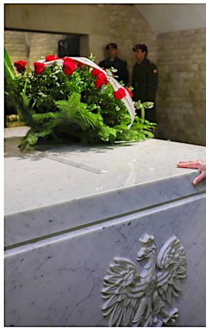 [VIDEO] Hołd dla ofiar katastrofy smoleńskiej