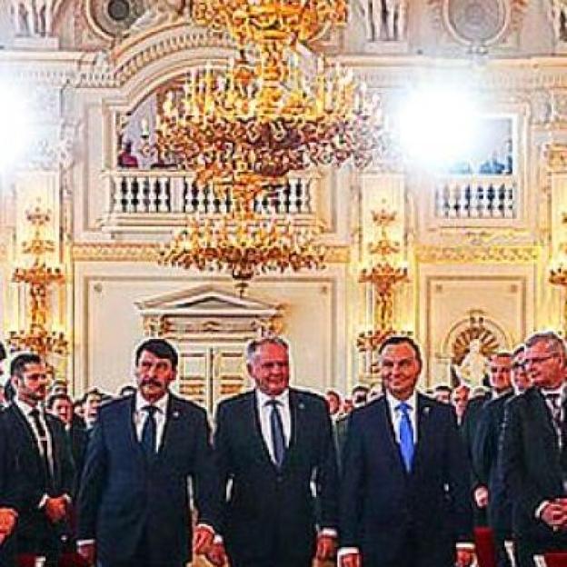 Praga: Jubileuszowe obchody rozszerzenia NATO o państwa V4 na Zamku Hradczany