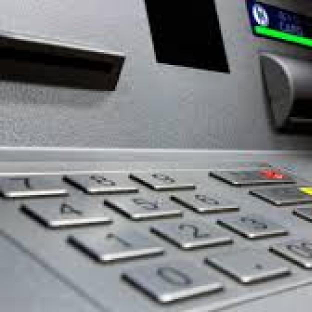 Przywłaszczyła kartę bankową i płaciła nią za swoje zakupy