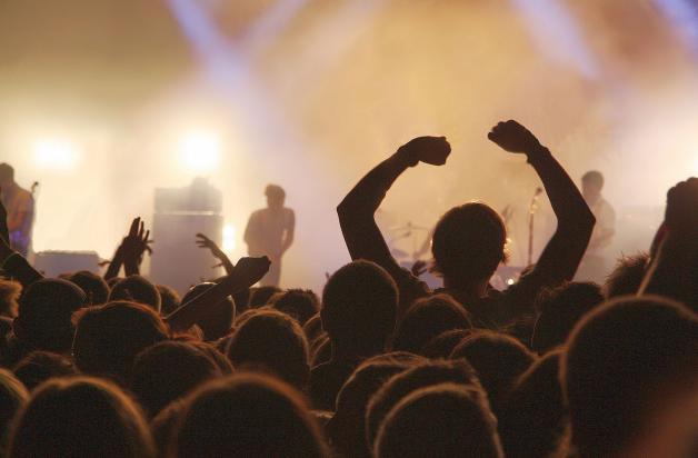 Polacy wydają coraz więcej na letnie festiwale i imprezy sportowe