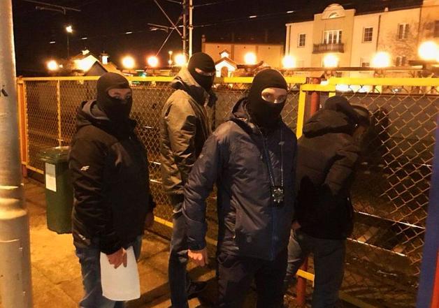 Wyjątkowo niebezpiecznego pedofila zatrzymała w nocy pod Warszawą ekipa Krzysztofa Rutkowskiego!