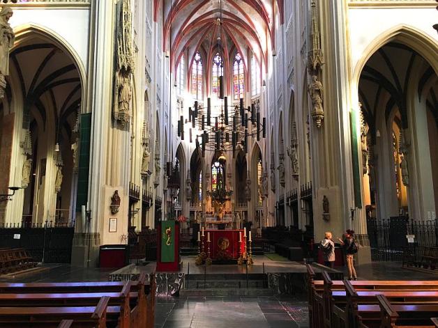 [VIDEO] Słowo i Pieśń na niedzielę 21 października z miasta 's-Hertogenbosch. Z modlitwą o pojednanie się holenderskiego ojca Kees Bedeschi z polską matką Beatą Olejnik. I za pracowników instytucji Jeugendbascherming, by im w tym pomogli