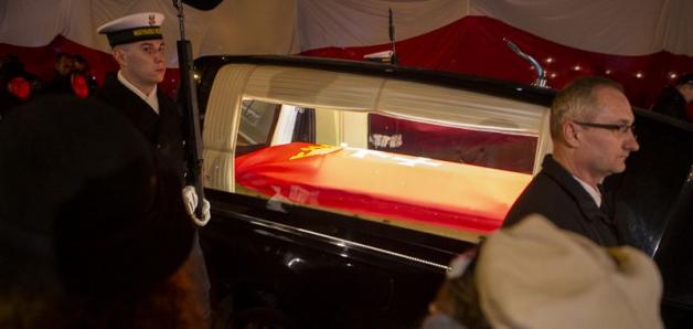 Zakończyła się msza święta żałobna w Bazylice Mariackiej. Kościół otwarty do północy. Pogrzeb Prezydenta Gdańska w sobotę o godzinie 12.  