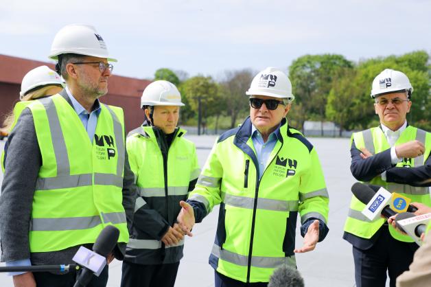 Wizyta wicepremiera Piotra Glińskiego na budowie Muzeum Historii Polski